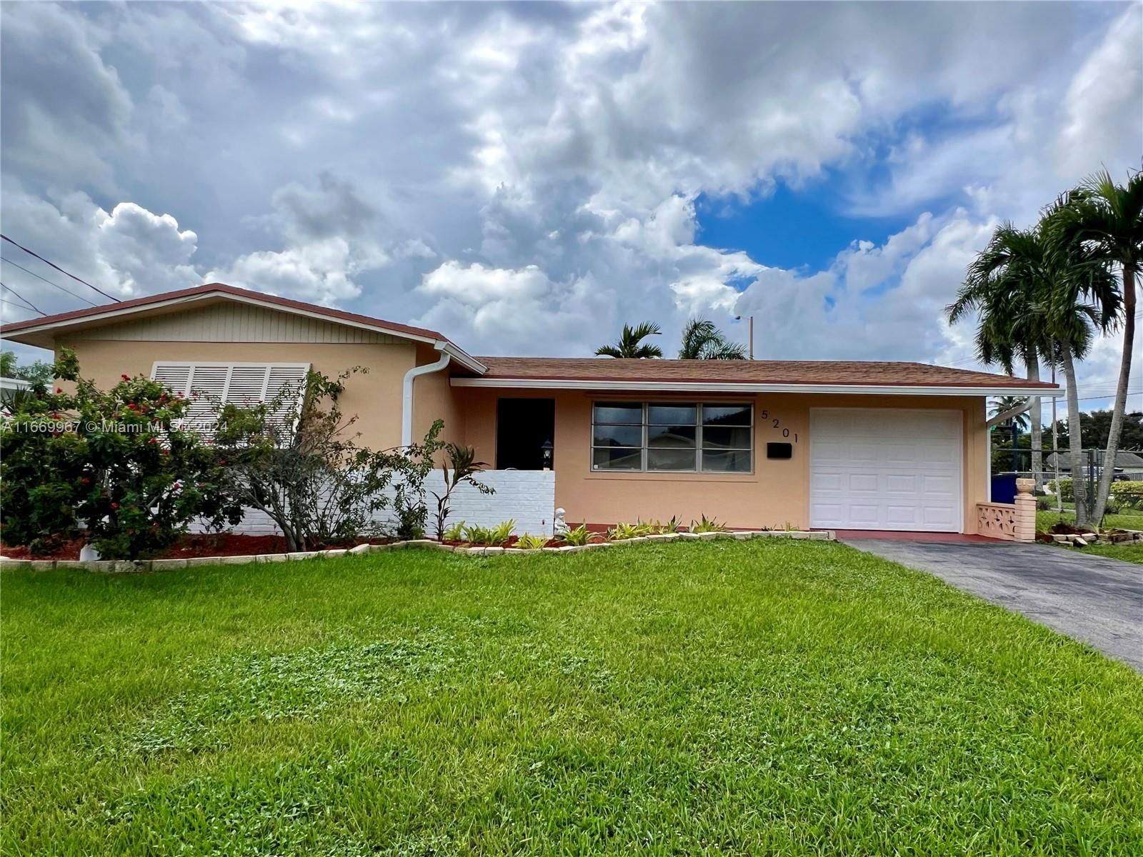 Real estate property located at 5201 95th Ave, Broward, SUMMERTIME ISLES 1ST ADD, Cooper City, FL