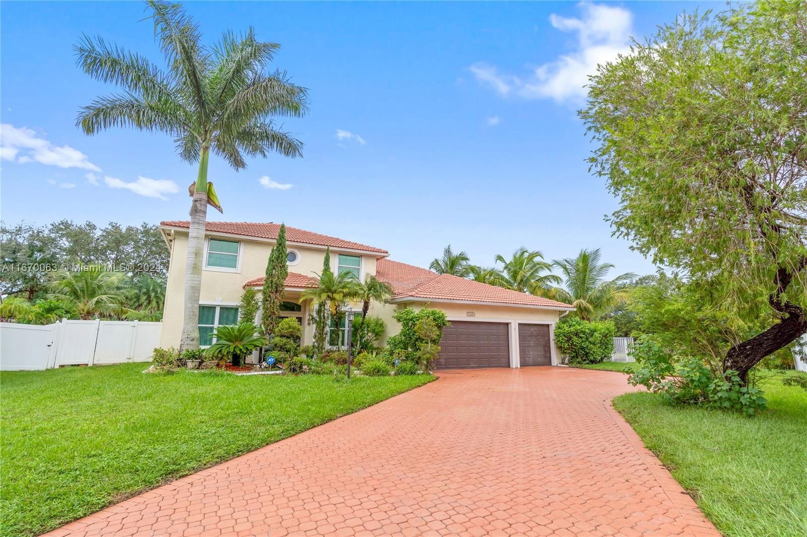 Real estate property located at 7139 Mariposa Cir W, Broward, STONERIDGE LAKE ESTATES P, Pembroke Pines, FL