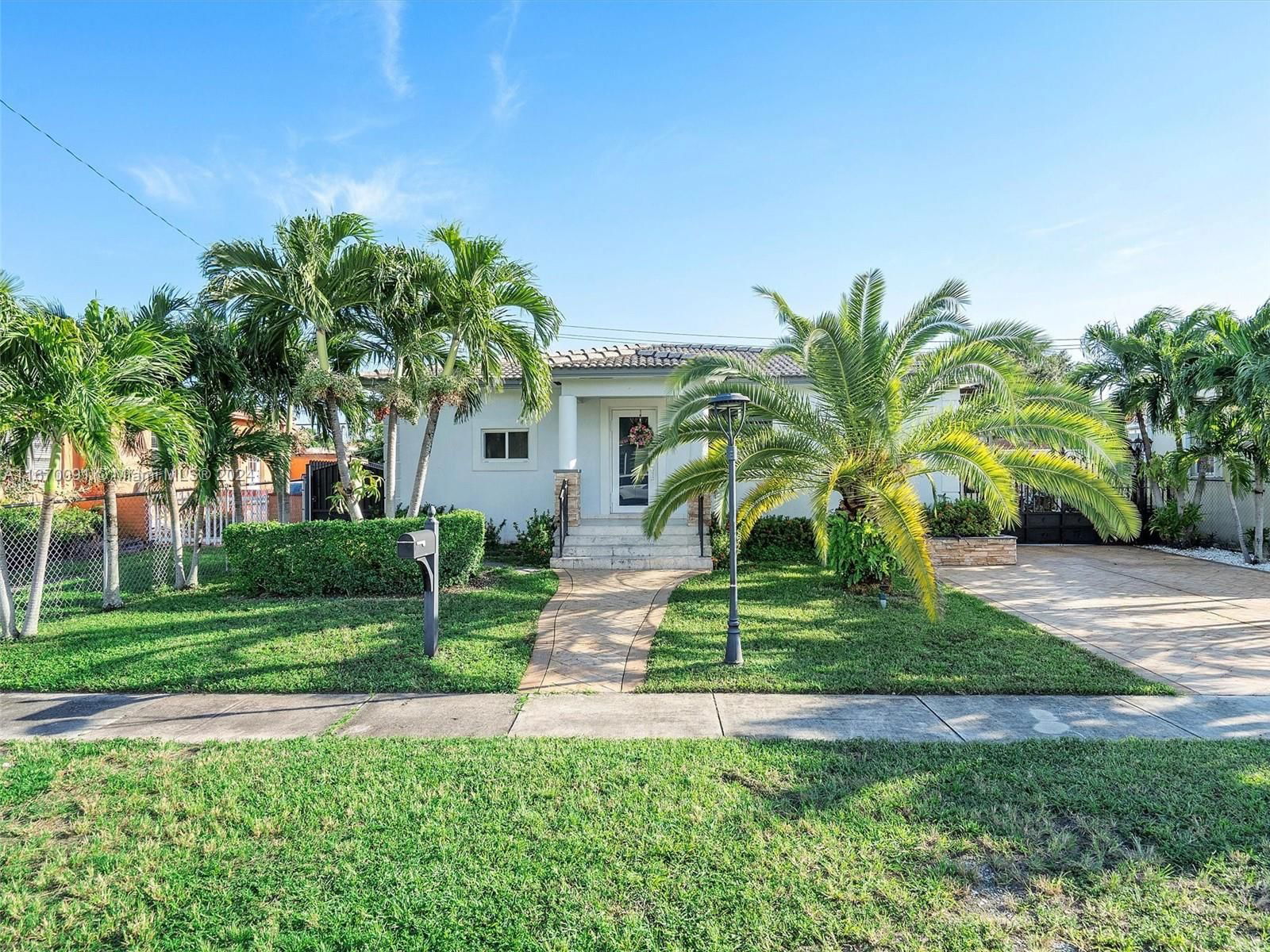 Real estate property located at 100 64th Ter, Miami-Dade, CAPSON MANOR, Hialeah, FL