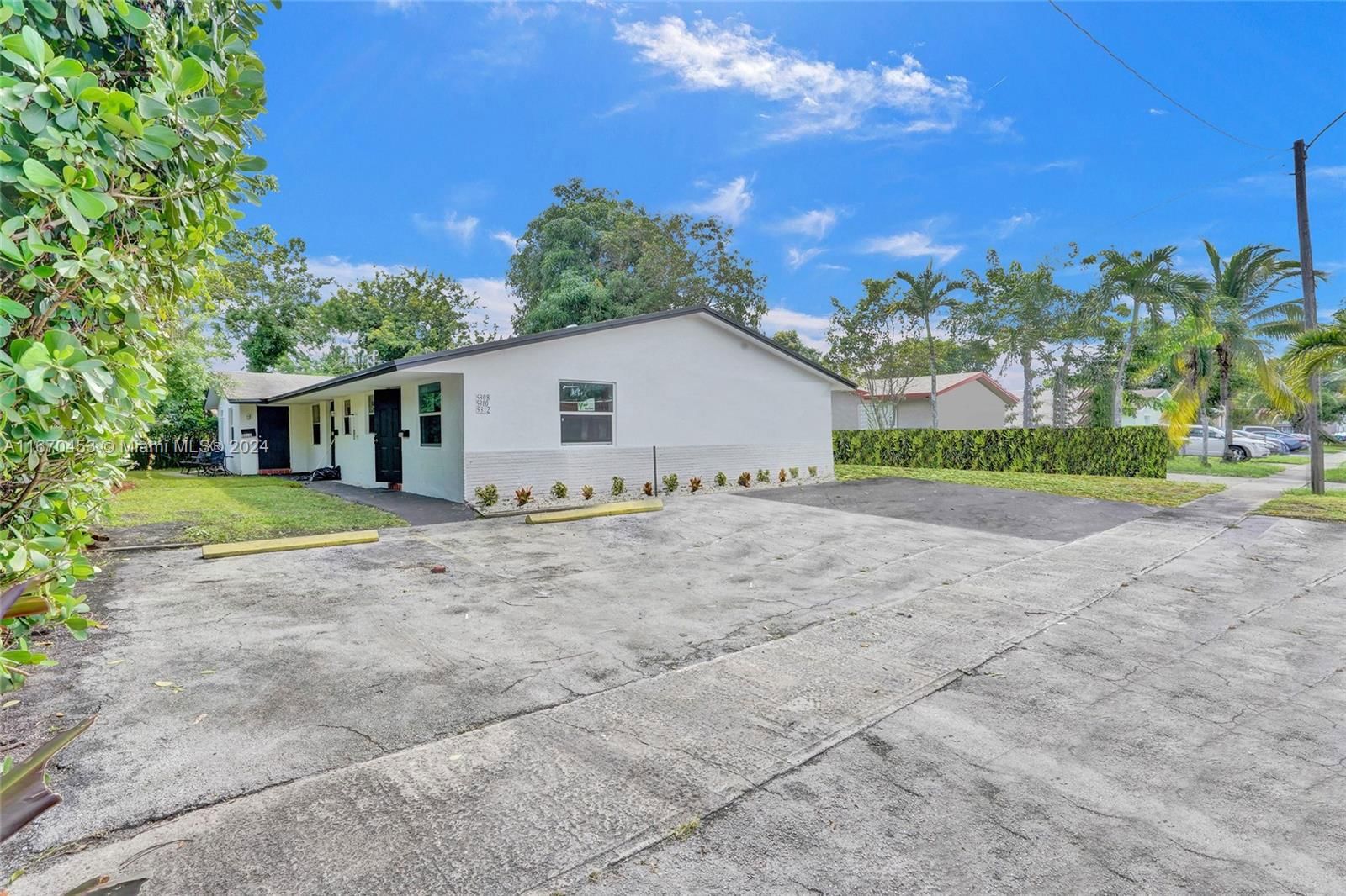 Real estate property located at 5308-5312 18th Pl, Broward, SUNSHINE VILLAS FIRST ADD, Lauderhill, FL