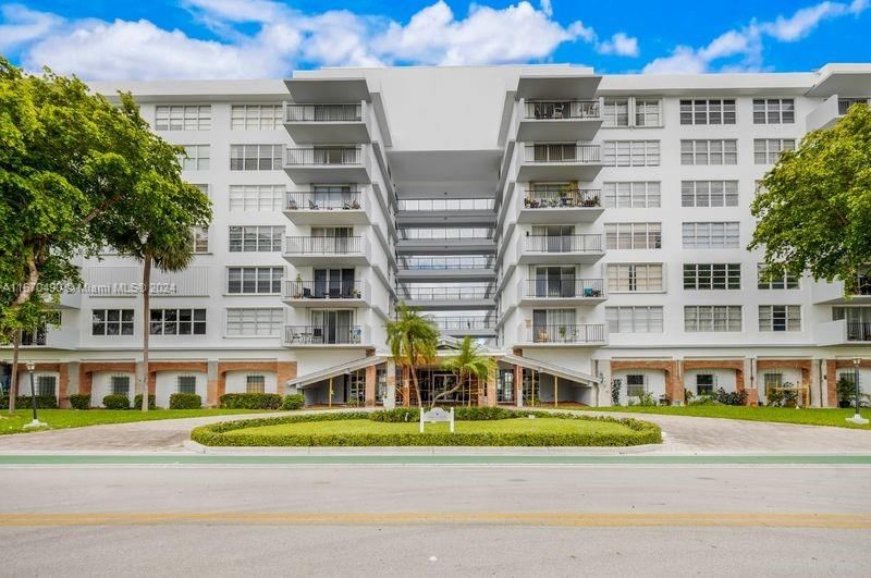 Real estate property located at 1001 91st St #601, Miami-Dade, LONGWOOD TOWERS CONDO, Bay Harbor Islands, FL