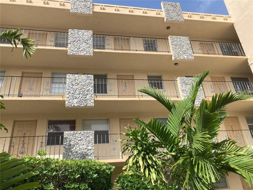 Real estate property located at 2145 Pierce St #205, Broward, WARRENTON HOUSE CONDO, Hollywood, FL