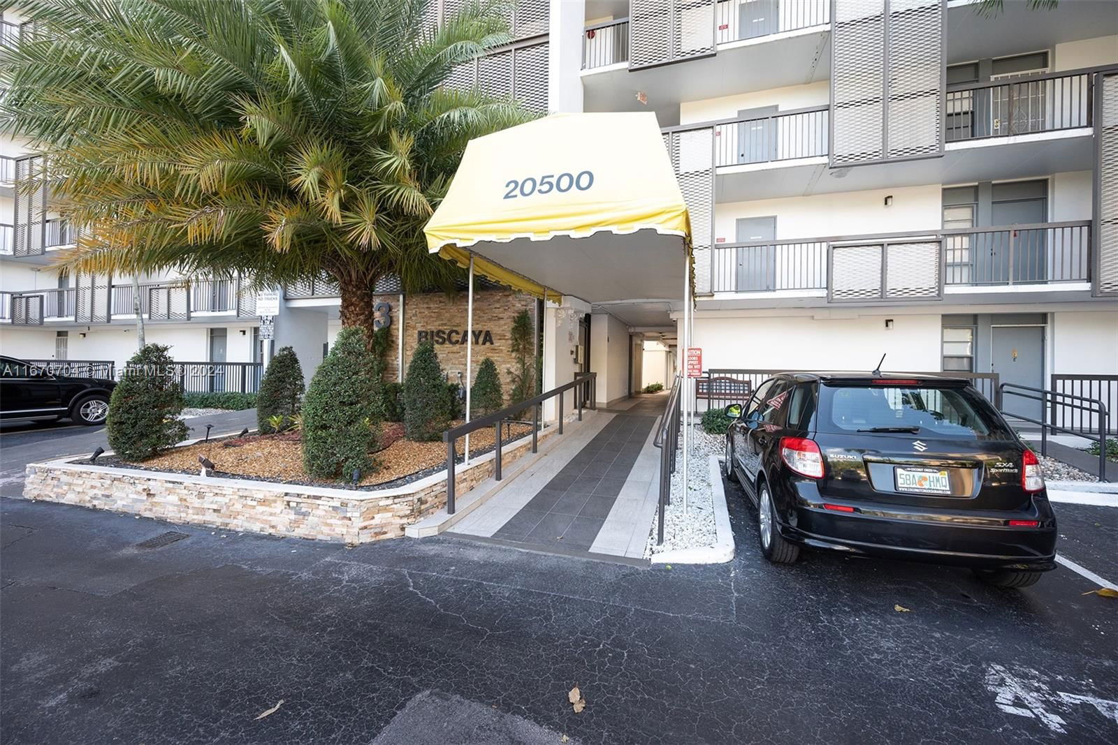 Real estate property located at 20500 Country Club Dr #501, Miami-dade, Biscaya Iii Condo, Aventura, FL