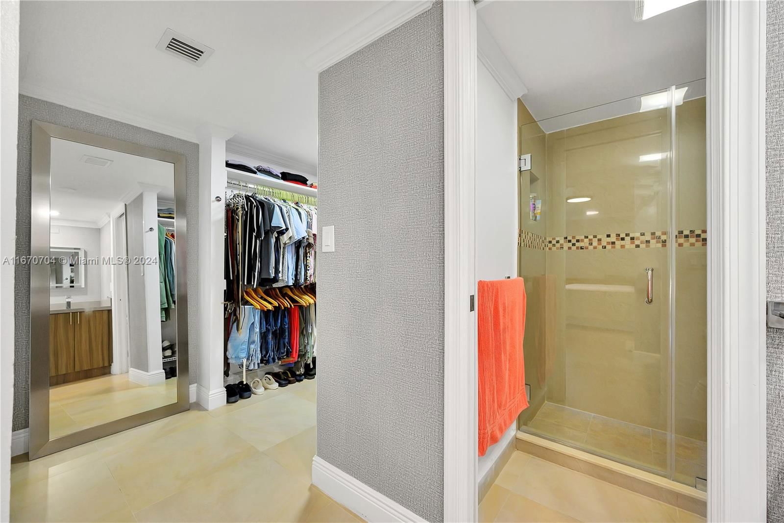 Real estate property located at 20500 Country Club Dr #501, Miami-dade, Biscaya Iii Condo, Aventura, FL