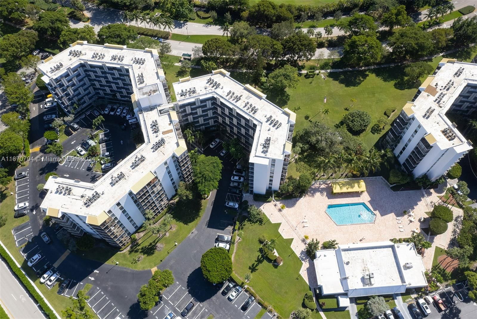 Real estate property located at 20500 Country Club Dr #501, Miami-dade, Biscaya Iii Condo, Aventura, FL