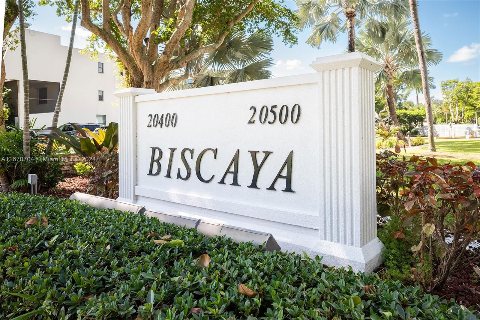 Real estate property located at 20500 Country Club Dr #501, Miami-dade, Biscaya Iii Condo, Aventura, FL