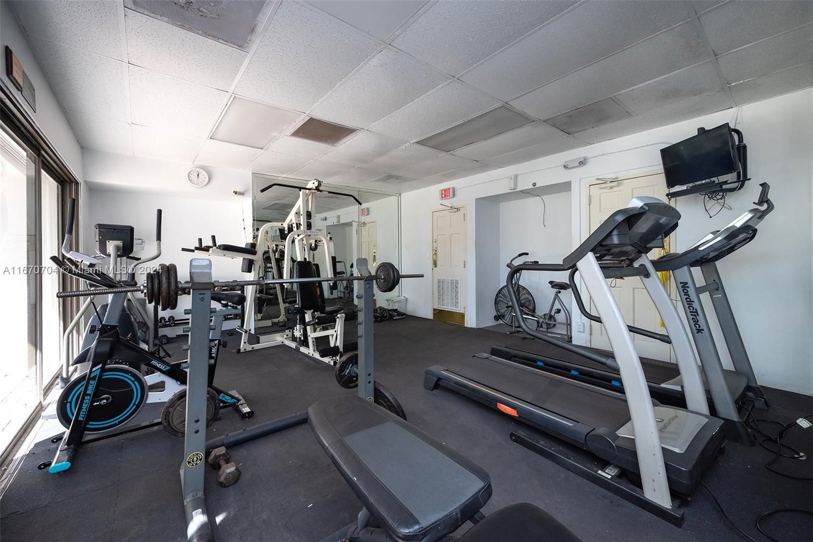 Real estate property located at 20500 Country Club Dr #501, Miami-dade, Biscaya Iii Condo, Aventura, FL
