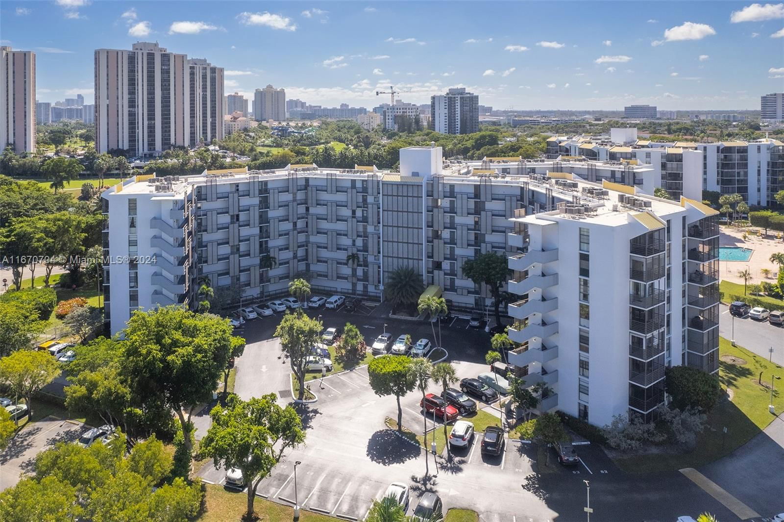 Real estate property located at 20500 Country Club Dr #501, Miami-dade, Biscaya Iii Condo, Aventura, FL
