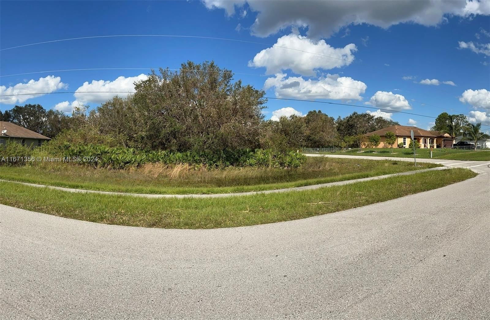 Real estate property located at 2520 Sunniland Blvd, Lee, LEHIGH PARK, Lehigh Acres, FL