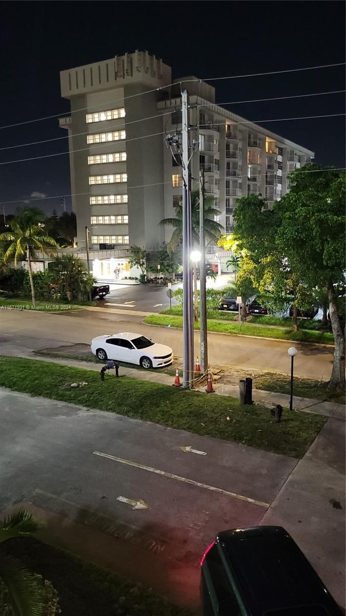 Real estate property located at 16751 9th Ave #308, Miami-dade, Windwood Condo, North Miami Beach, FL