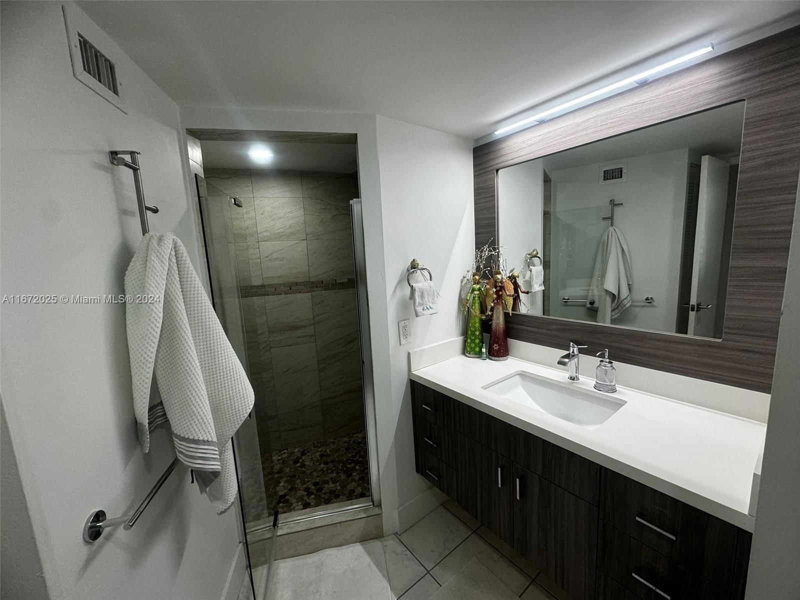 Real estate property located at 1351 Miami Gardens Dr #625E, Miami-dade, Buckley Towers Condo, Miami, FL