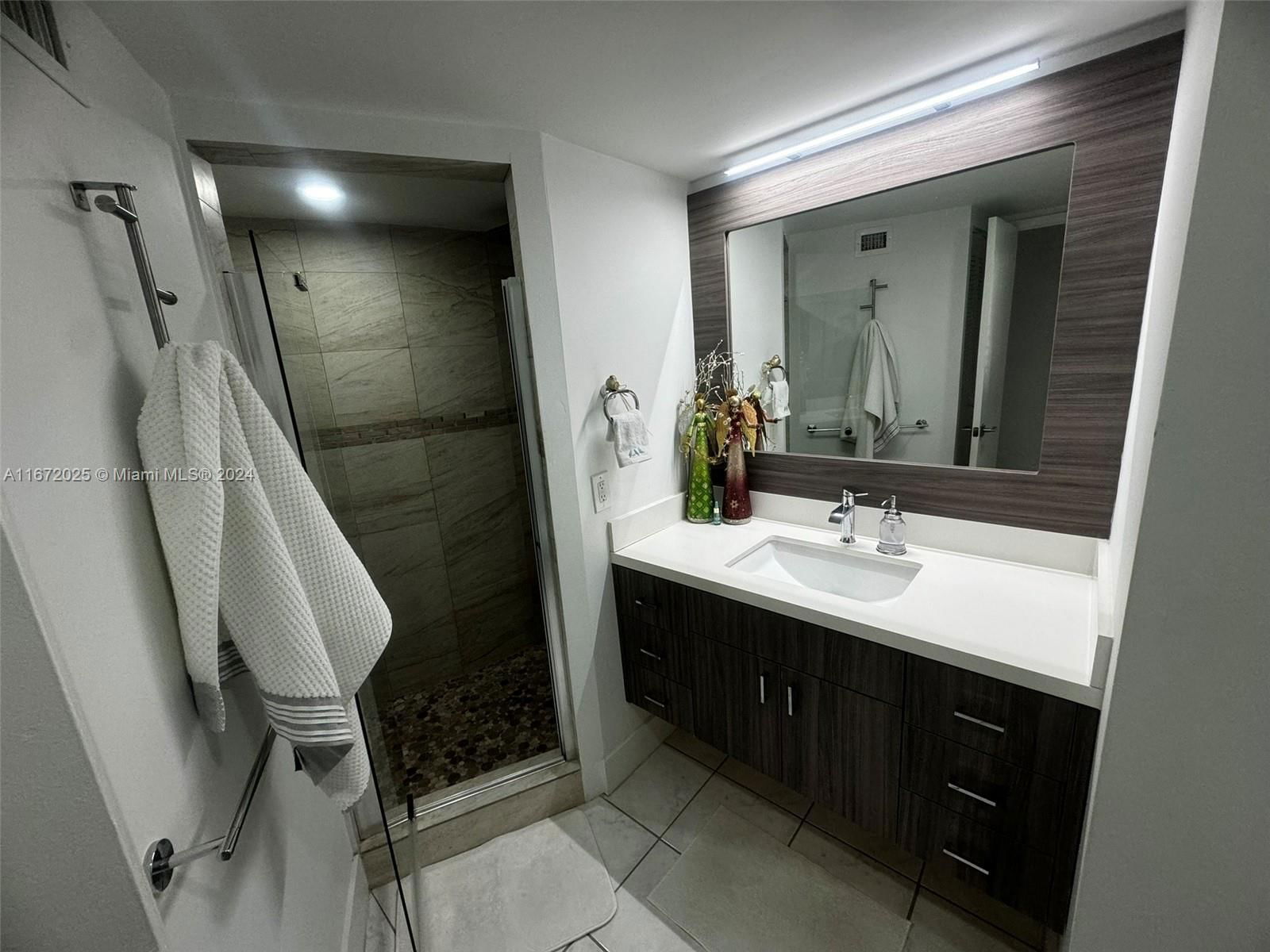 Real estate property located at 1351 Miami Gardens Dr #625E, Miami-dade, Buckley Towers Condo, Miami, FL