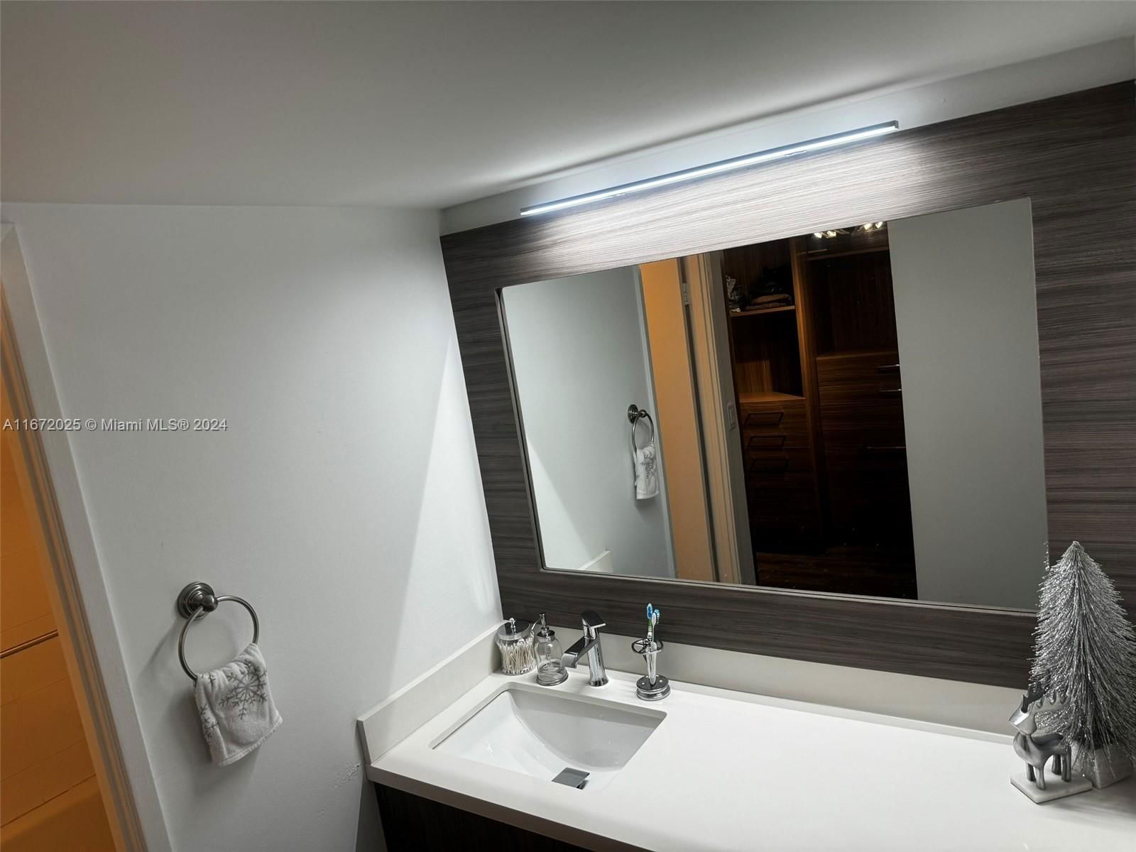 Real estate property located at 1351 Miami Gardens Dr #625E, Miami-dade, Buckley Towers Condo, Miami, FL