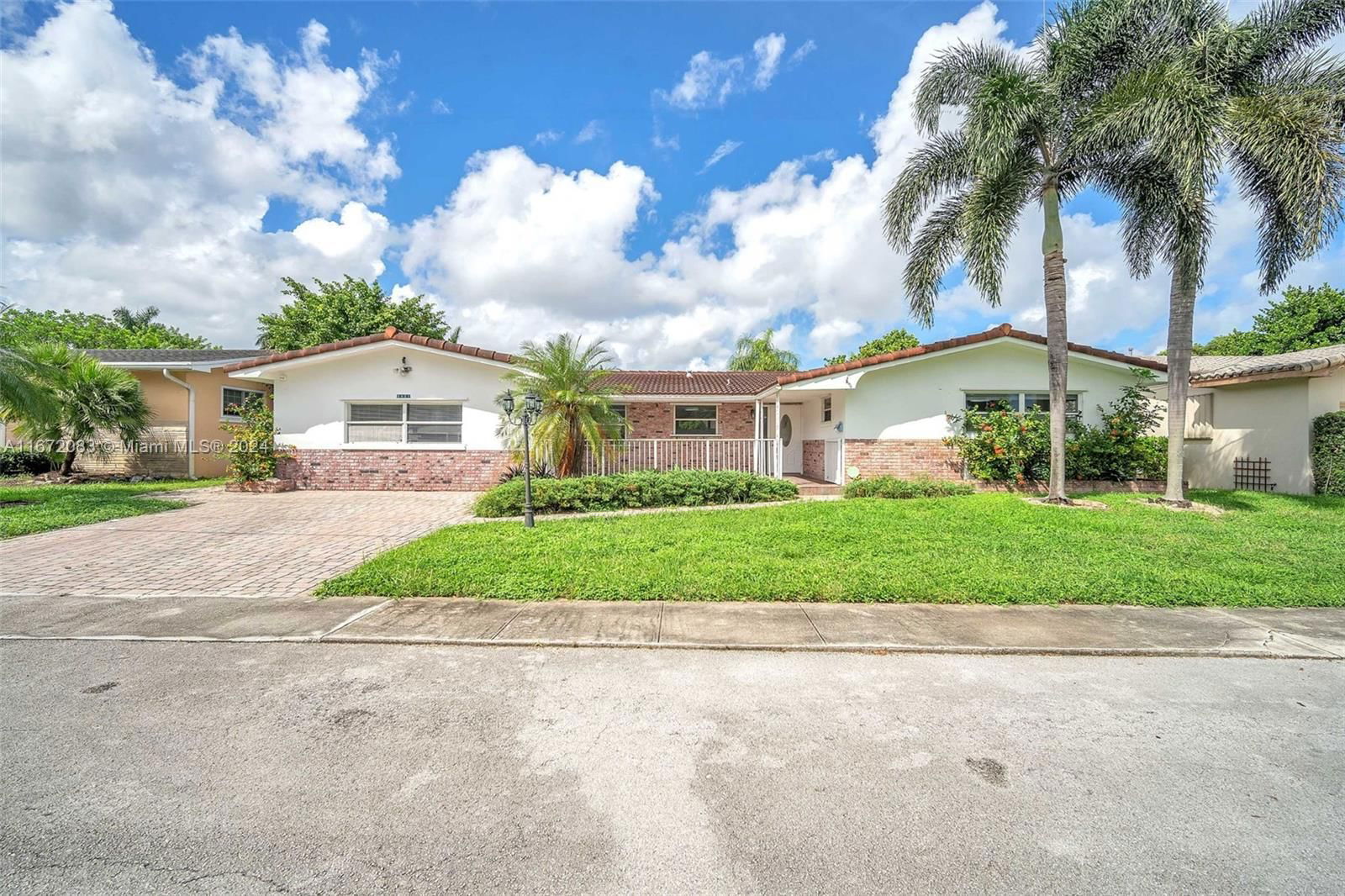 Real estate property located at 2827 Arthur St, Broward, SUNSET ISLES SEC 1, Hollywood, FL