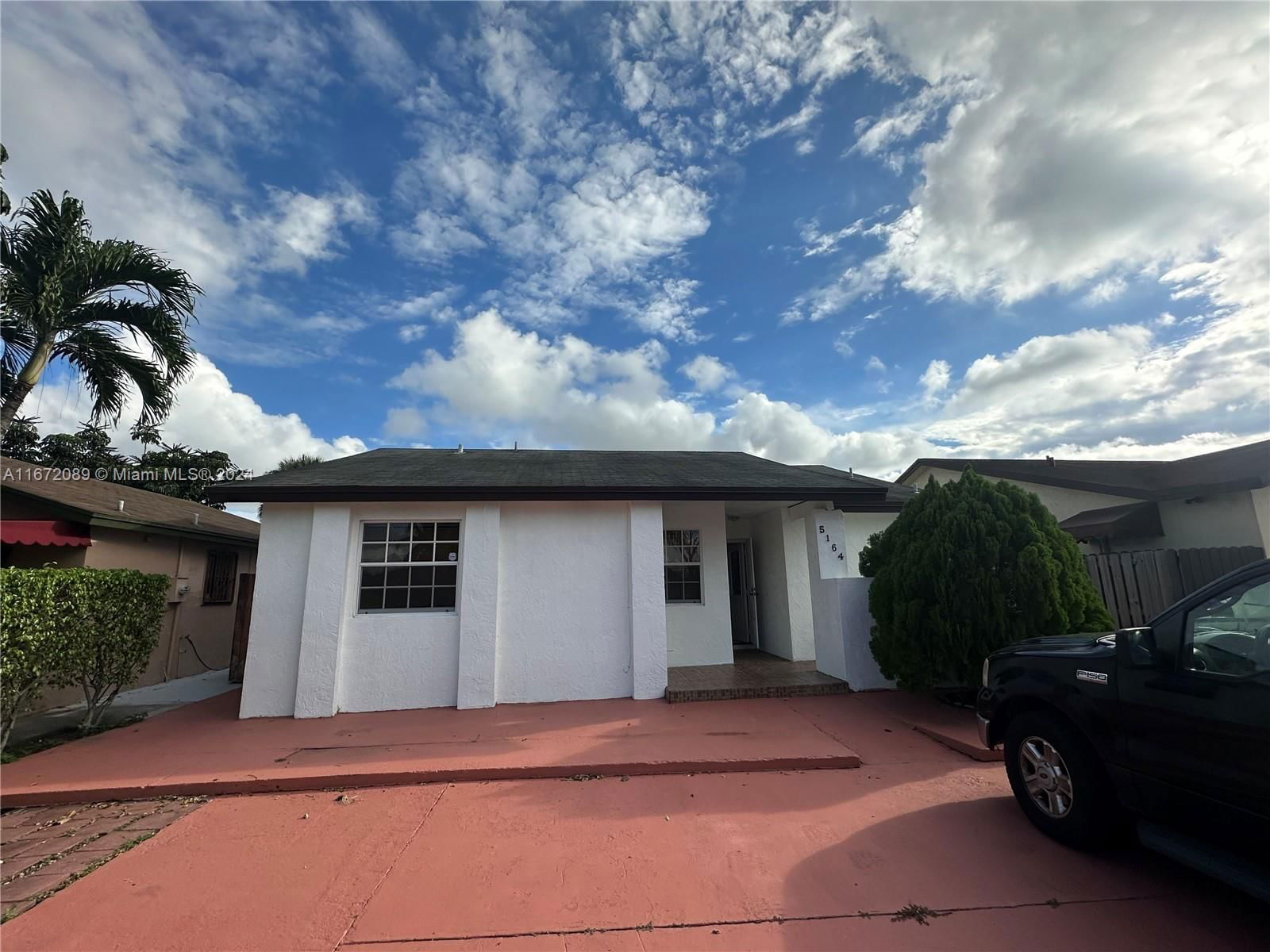 Real estate property located at 5164 194th Ln, Miami-Dade, LAKES OF ACADIA UNIT 6, Miami Gardens, FL