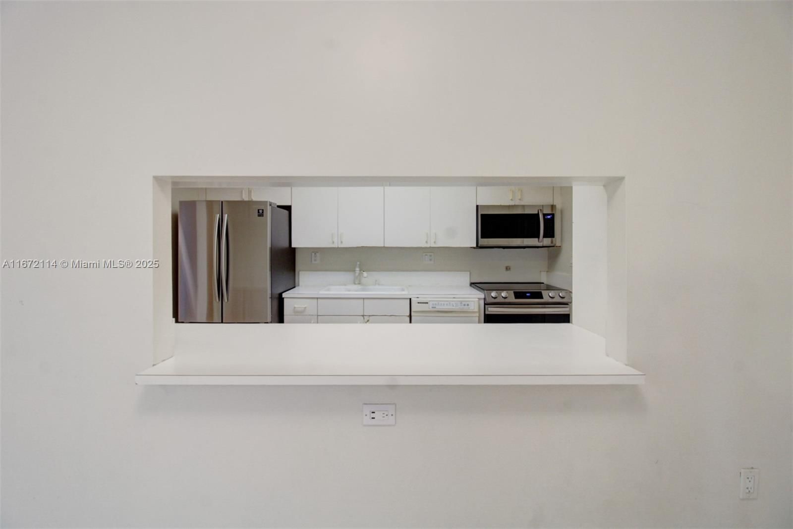 Real estate property located at 9805 52nd St #211, Miami-dade, Doral House Condo No 2, Doral, FL