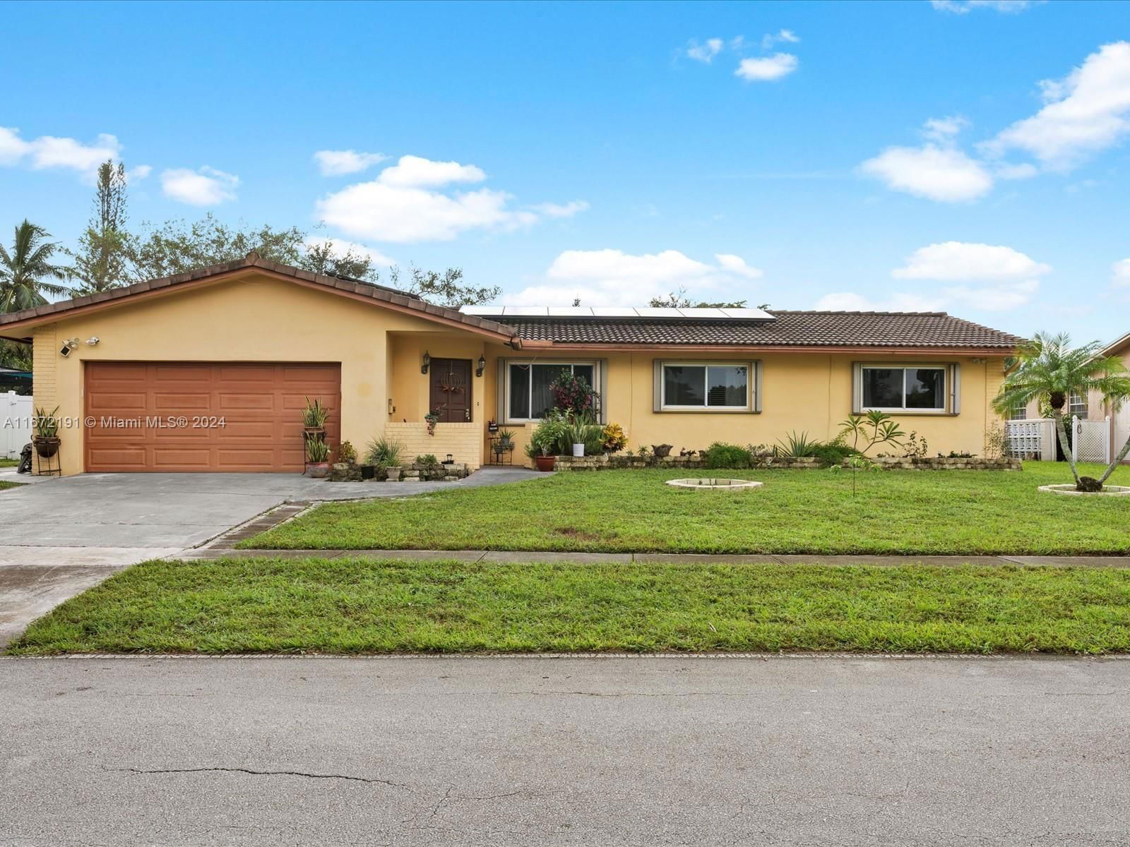 Real estate property located at 270 Lake Dr, Broward, COCONUT CREEK 10TH SEC, Coconut Creek, FL