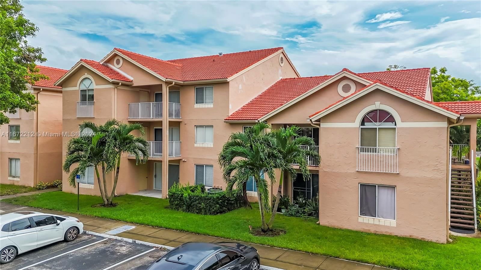 Real estate property located at 15770 106th Ter #203, Miami-Dade, ROYAL PALM PLACE, Miami, FL