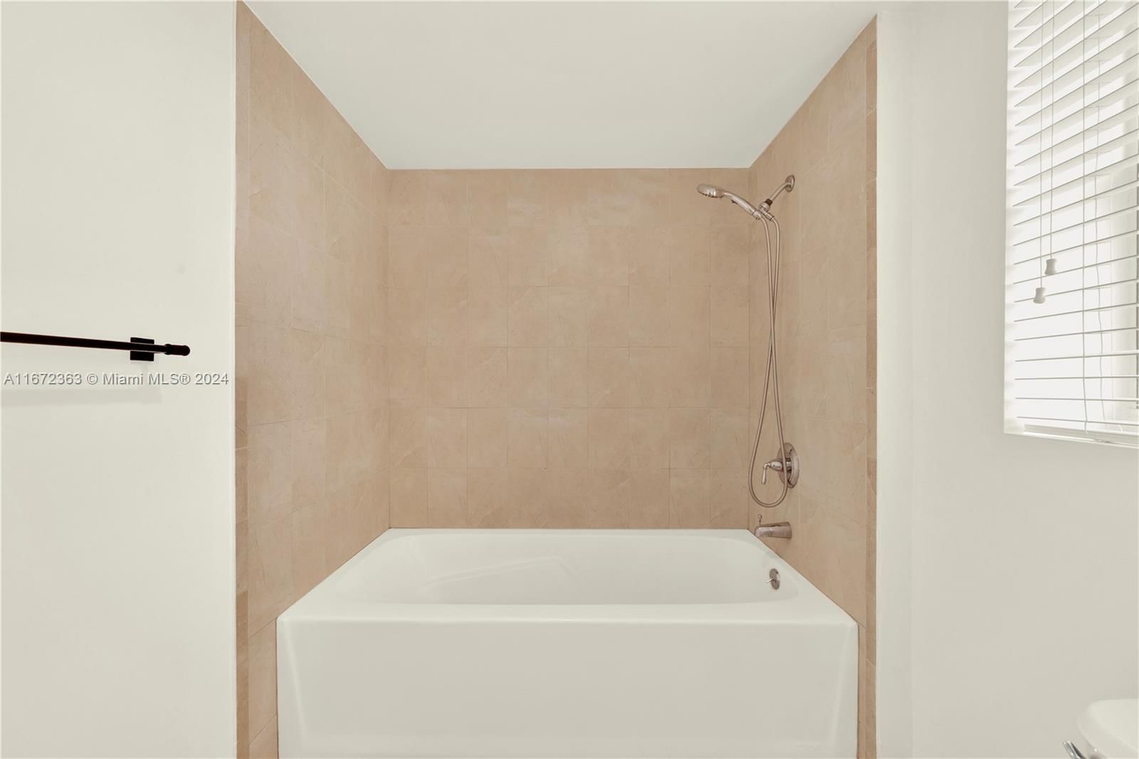 Real estate property located at 7280 89th St D302, Miami-dade, Downtown Dadeland Condo N, Miami, FL