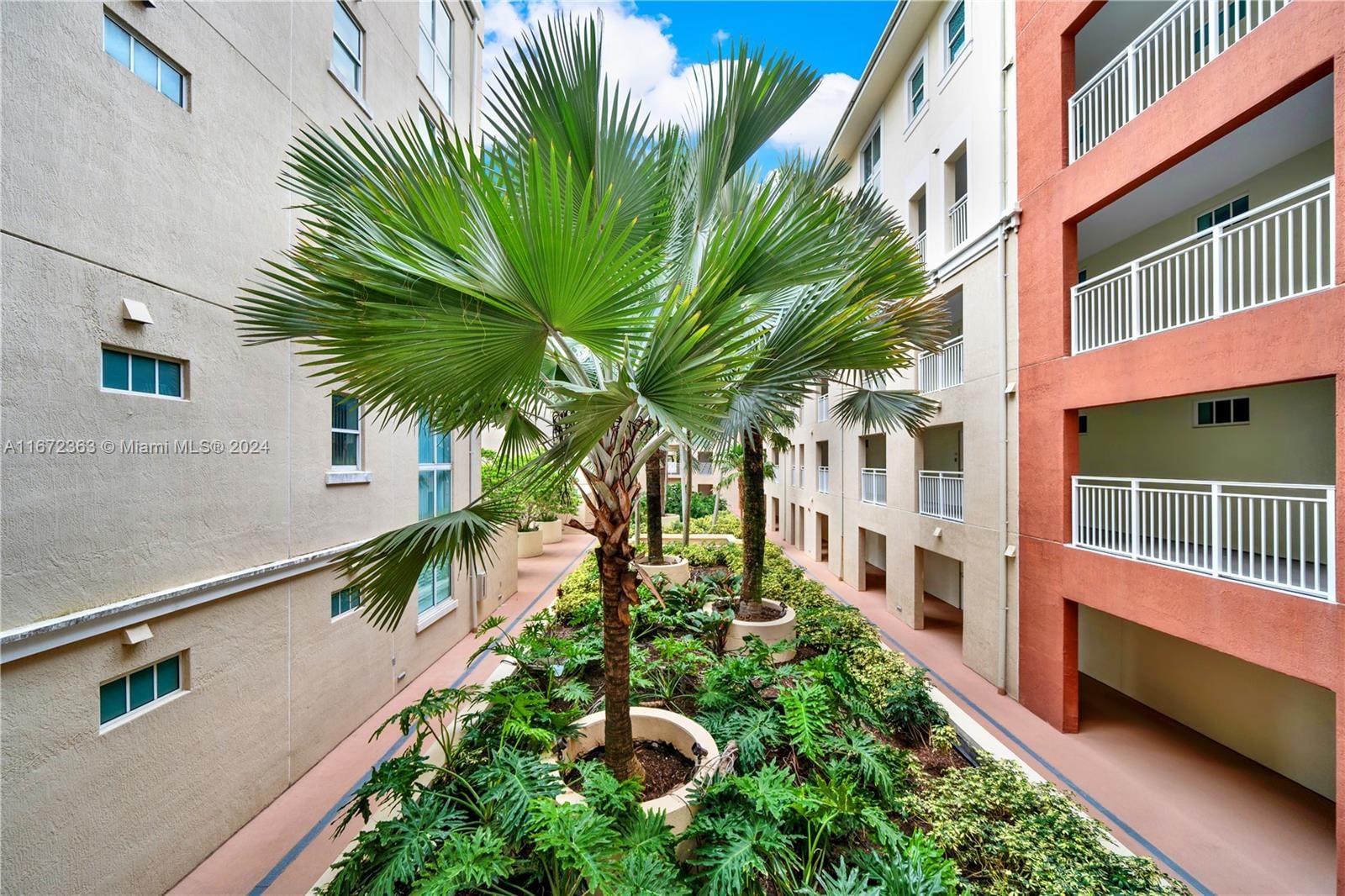 Real estate property located at 7280 89th St D302, Miami-dade, Downtown Dadeland Condo N, Miami, FL