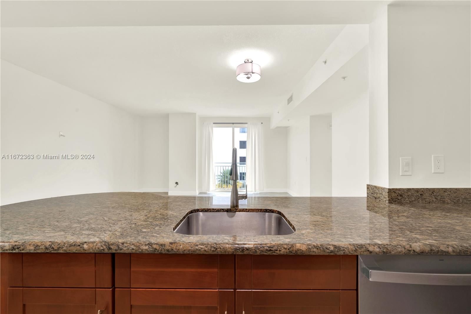 Real estate property located at 7280 89th St D302, Miami-dade, Downtown Dadeland Condo N, Miami, FL