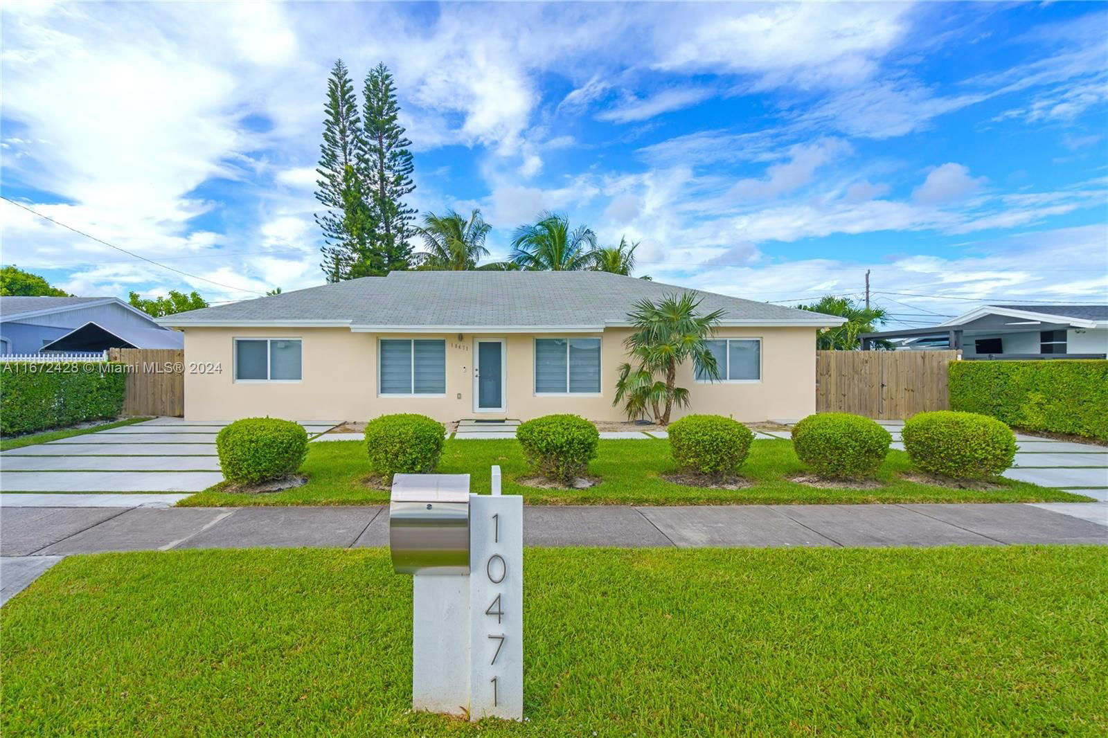 Real estate property located at 10471 164th St, Miami-Dade, FAIRWAY PLAZA, Miami, FL