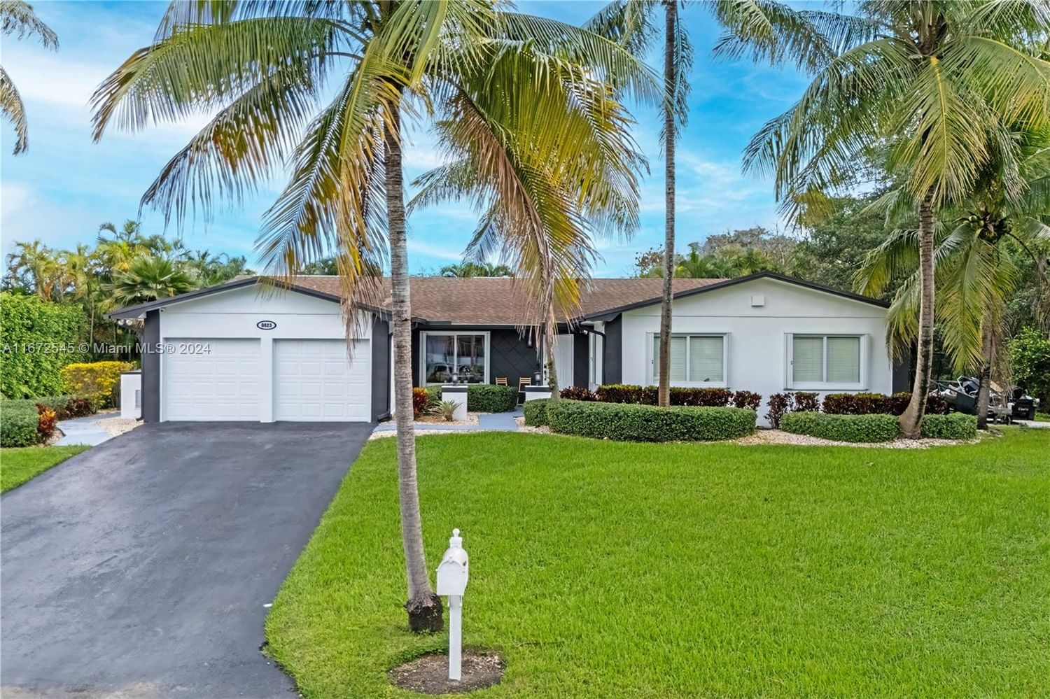 Real estate property located at 8823 185th Ln, Miami-Dade, BEL-AIRE SEC 23, Cutler Bay, FL