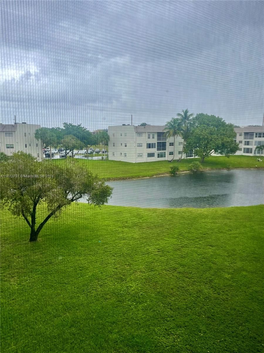 Real estate property located at 8460 Sunrise Lakes Blvd #302, Broward, SUNRISE LAKES 52 CONDO, Sunrise, FL