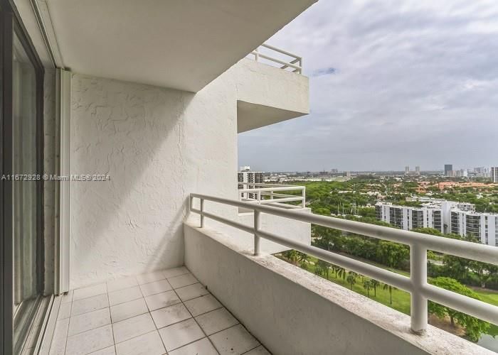 Real estate property located at 20225 34th Ct #2012, Miami-dade, Delvista Towers Condo, Aventura, FL
