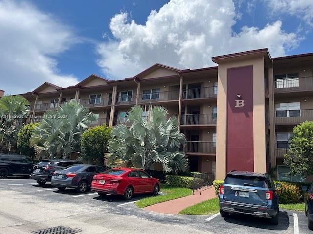 Real estate property located at 300 130th Ter #213B, Broward, LANCASTER AT CENTURY VILL, Pembroke Pines, FL