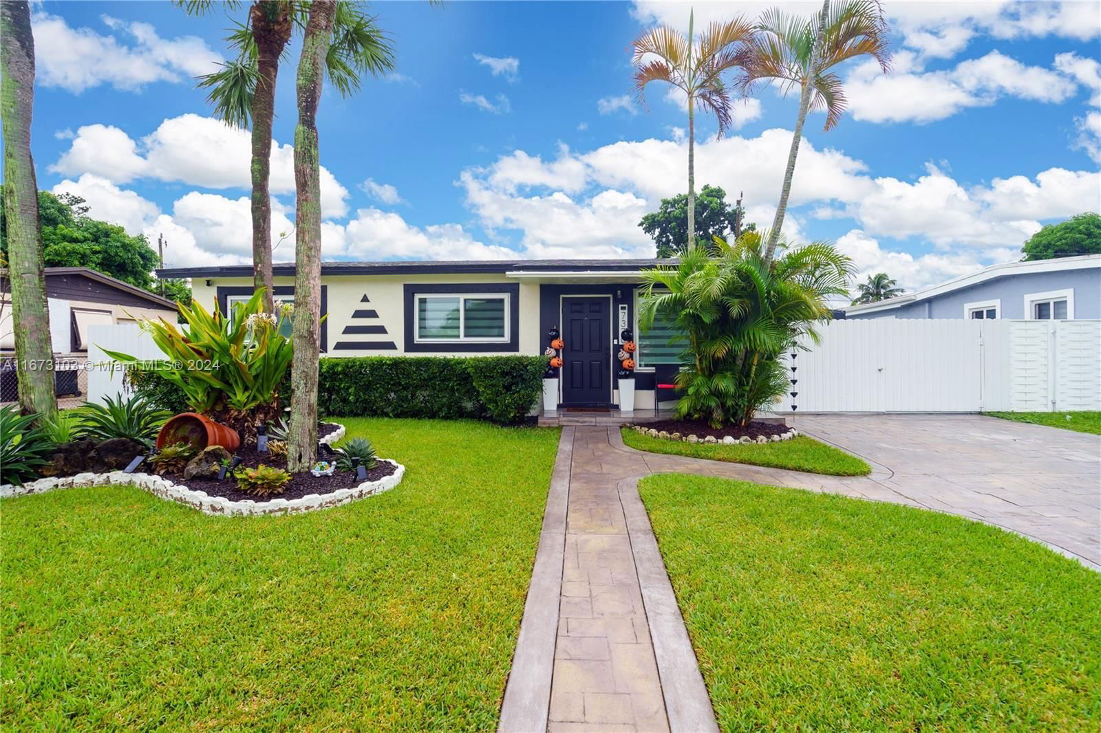 Real estate property located at 7370 Hayes St, Broward, BOULEVARD ESTATES, Hollywood, FL