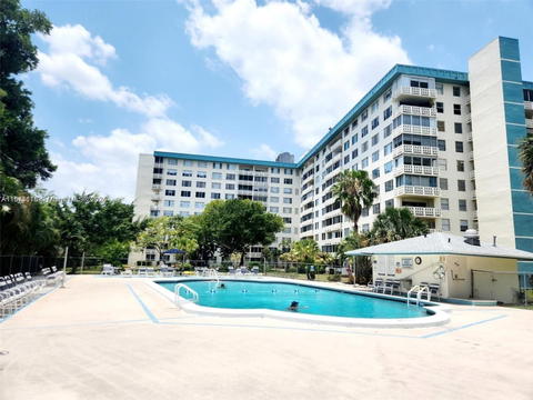 Real estate property located at 4330 Hillcrest Dr #414, Broward, Hillcrest East No 23 Cond, Hollywood, FL
