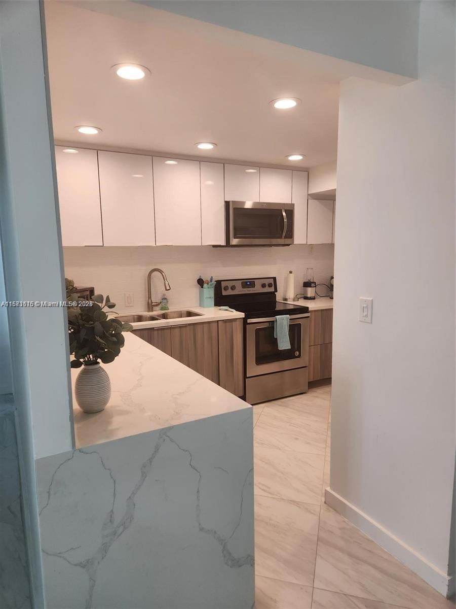 Real estate property located at 4330 Hillcrest Dr #414, Broward, Hillcrest East No 23 Cond, Hollywood, FL