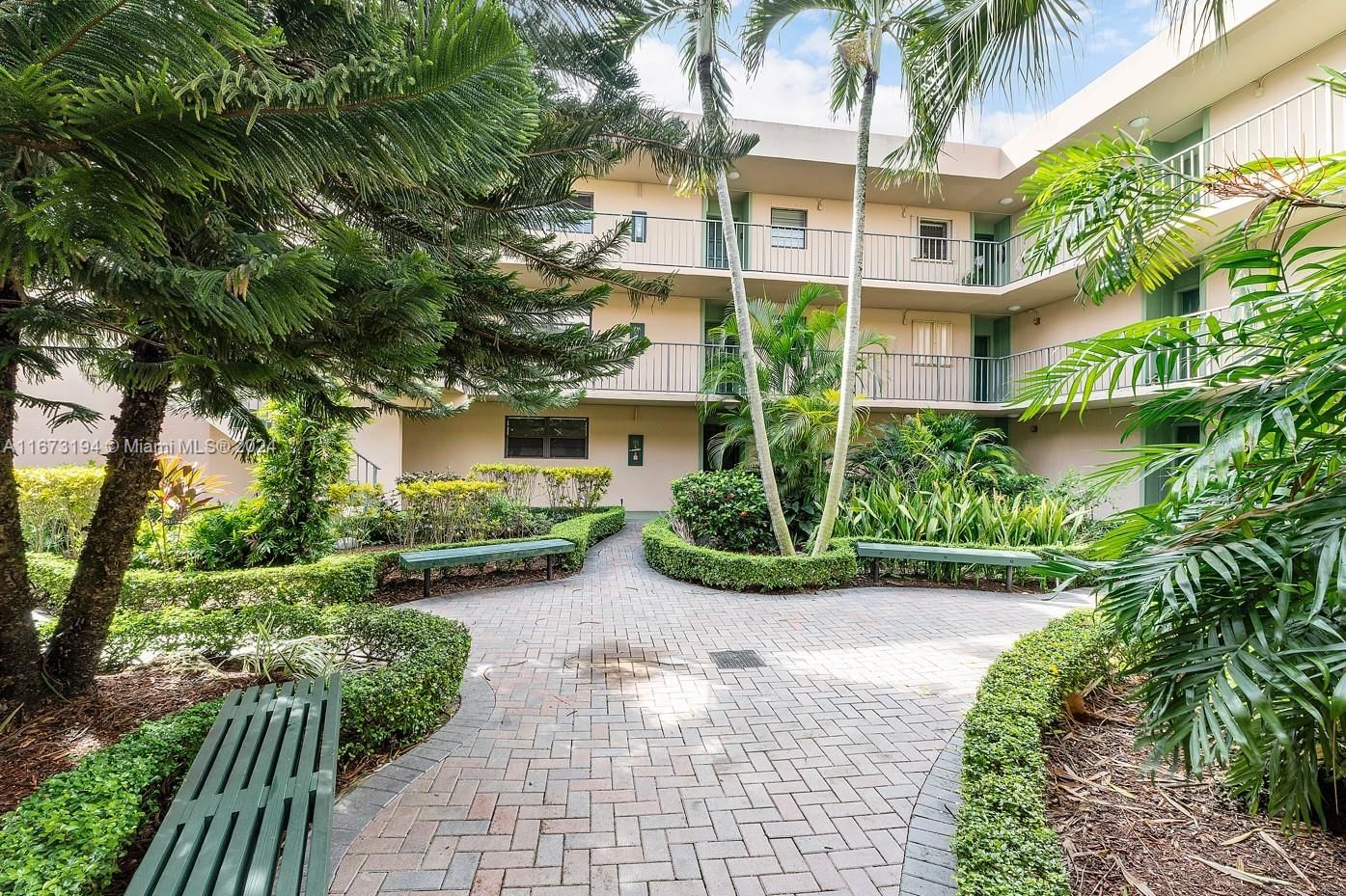 Real estate property located at 10525 112th Ave #117, Miami-Dade, GARDEN OF KENDALL CONDO N, Miami, FL