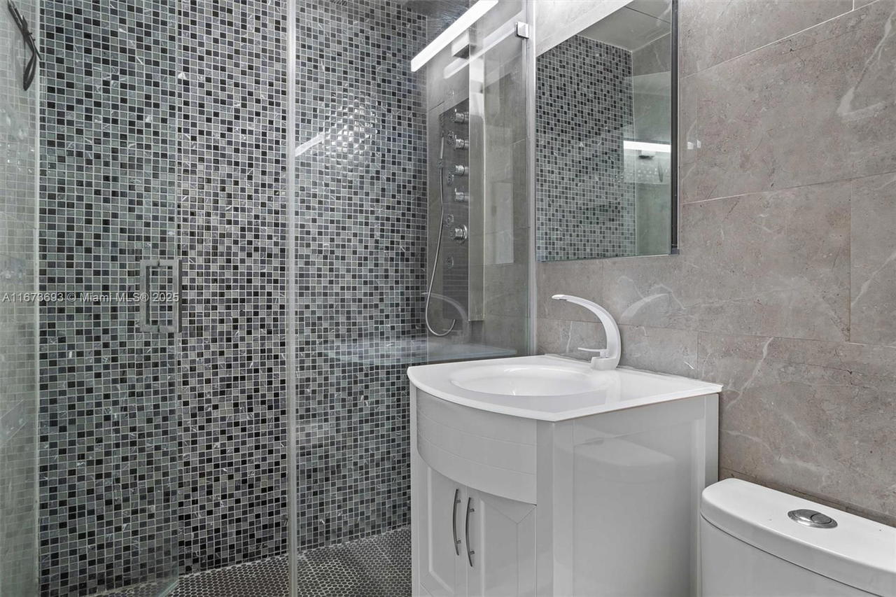 Real estate property located at 5470 9th Ln, Miami-dade, Palm Springs 5th Addn Sec, Hialeah, FL