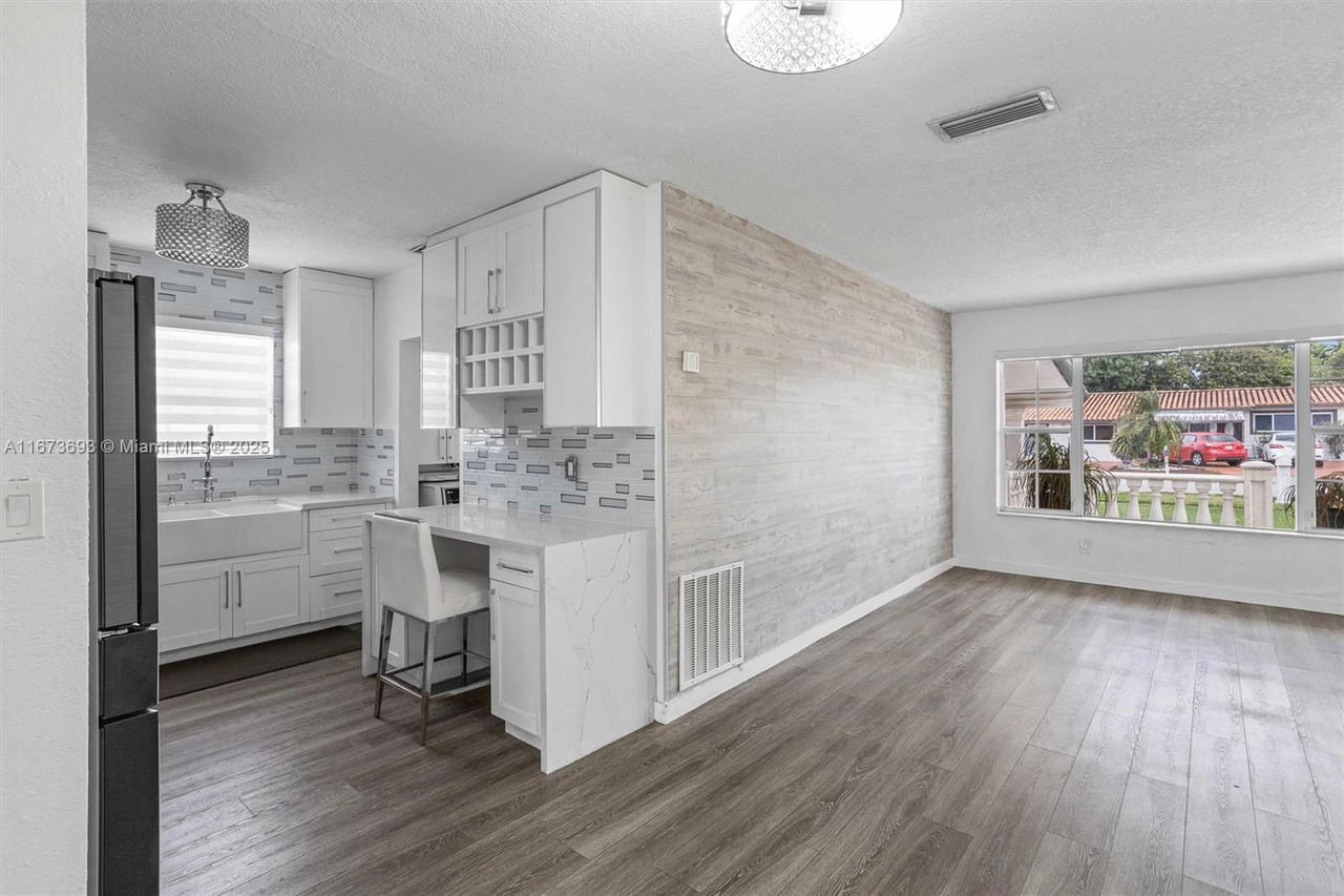 Real estate property located at 5470 9th Ln, Miami-dade, Palm Springs 5th Addn Sec, Hialeah, FL