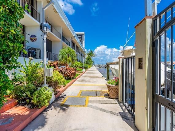 Real estate property located at 1925 Brickell Ave D2112, Miami-dade, Brickell Place Phase Ii C, Miami, FL