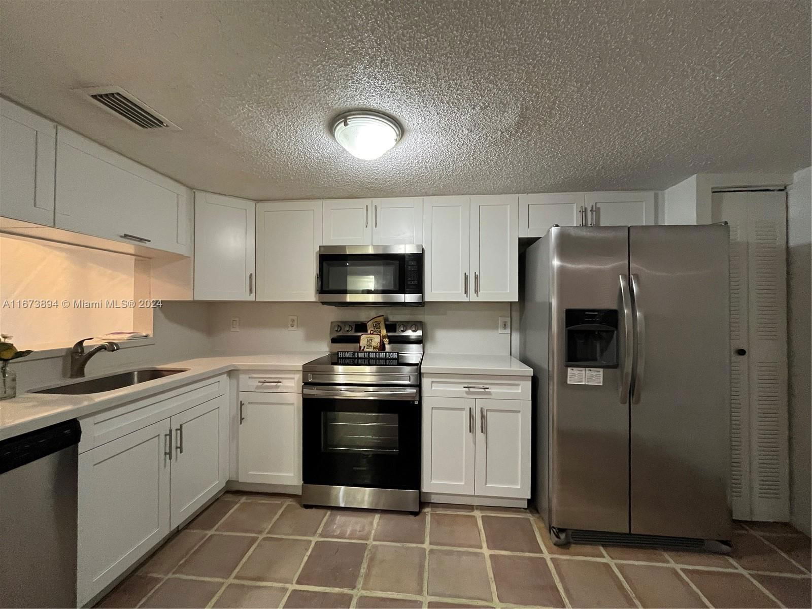 Real estate property located at 3243 44th St #3, Broward, SARTORI LAKE, Oakland Park, FL