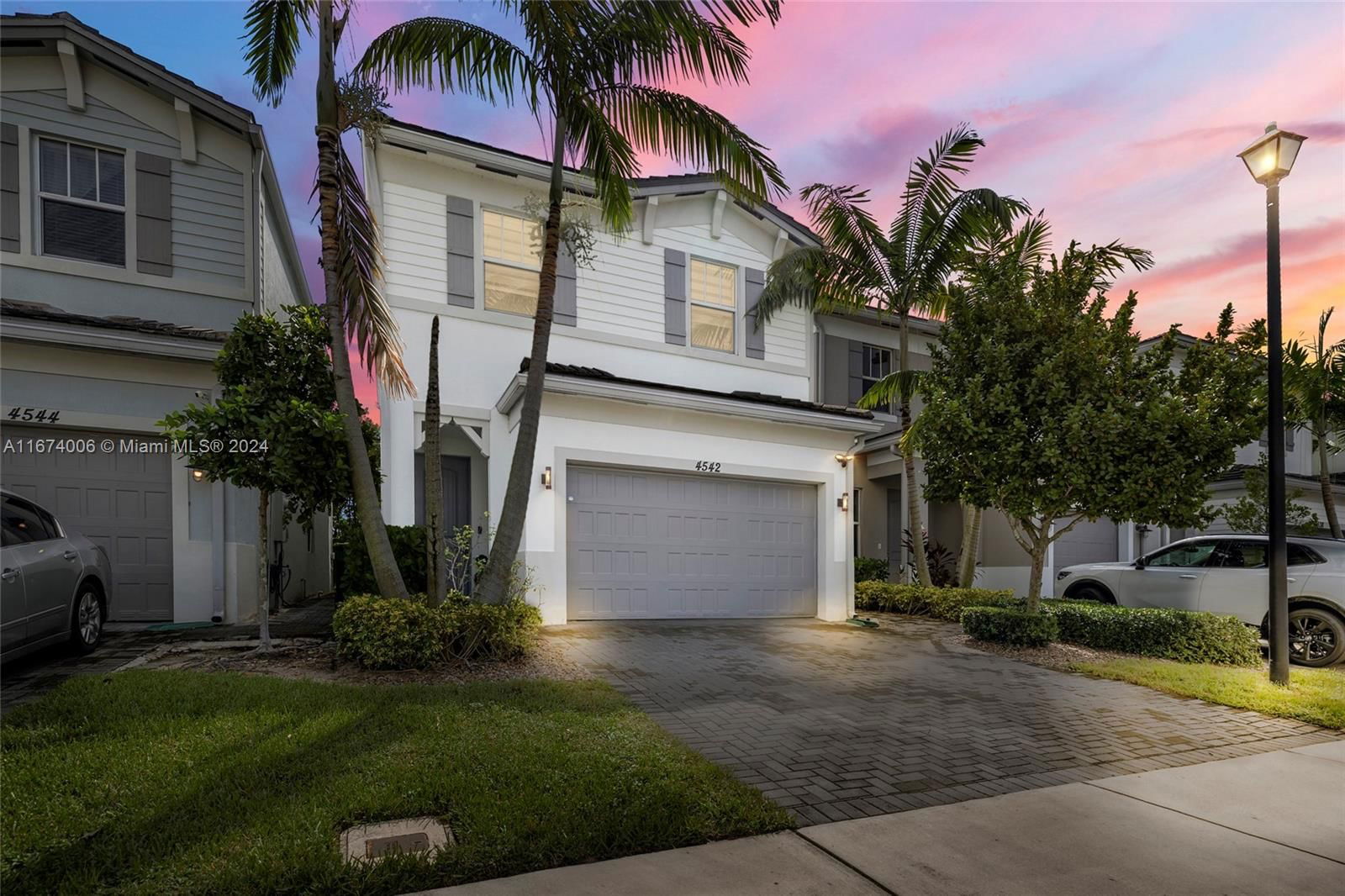 Real estate property located at 4542 48th Ter, Broward, TRAILS AT CENTRAL PARC, Tamarac, FL