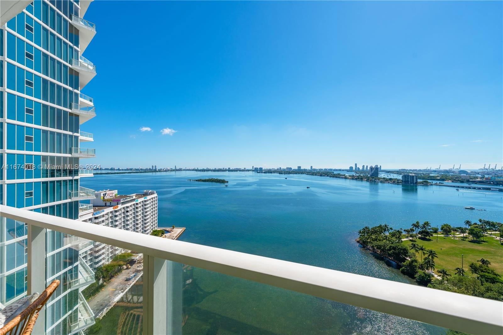 Real estate property located at 2020 Bayshore Dr #2206, Miami-Dade, PARAMOUNT BAY CONDO, Miami, FL