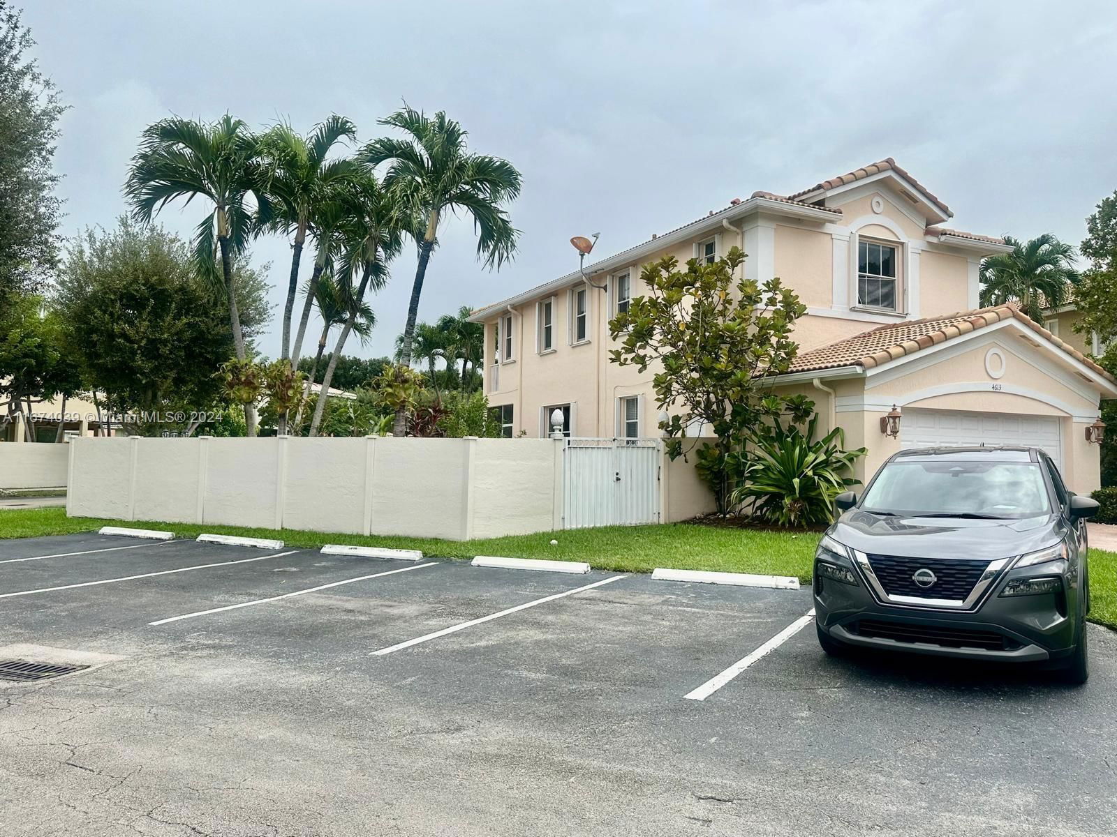 Real estate property located at 4613 94th Pl, Miami-Dade, GOLDVUE ESTATES, Doral, FL