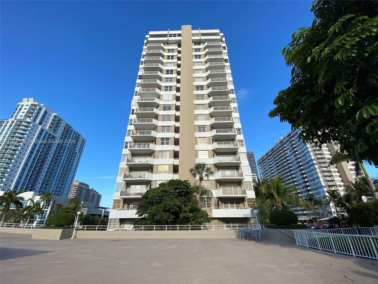 Real estate property located at 1965 Ocean Dr #4D, Broward, HEMISPHERES CONDO, Hallandale Beach, FL