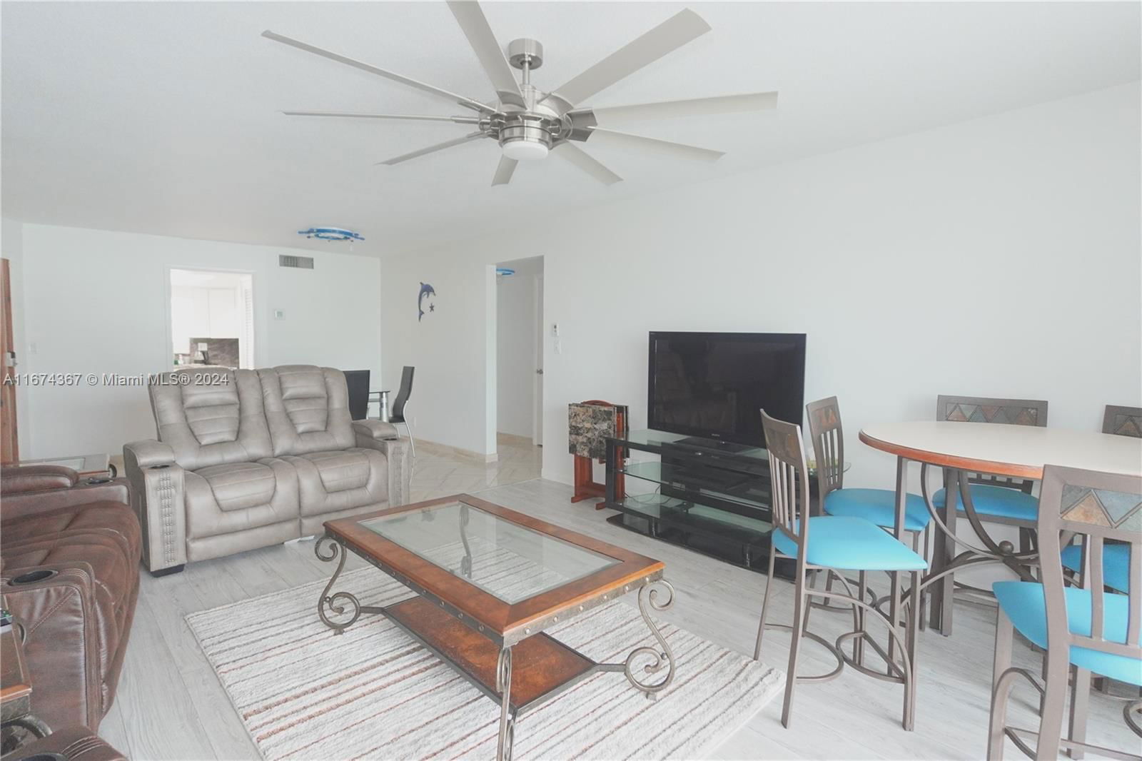 Real estate property located at 117 Lehane Ter #210, Palm Beach, HAMPSHIRE ARMS CONDO APTS, North Palm Beach, FL