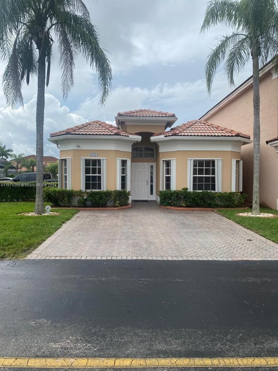 Real estate property located at 16220 101st Ter, Miami-Dade, FOREST LAKES COUNTRY GARDE, Miami, FL