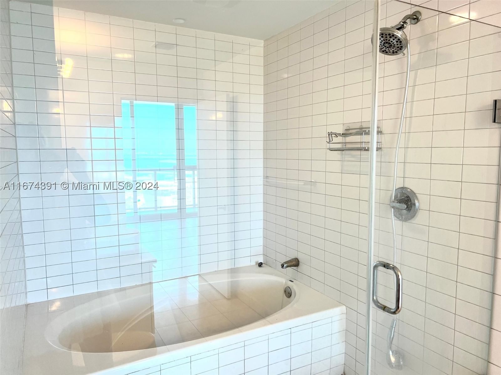 Real estate property located at 888 Biscayne Blvd #1811, Miami-dade, Marinablue Condo, Miami, FL