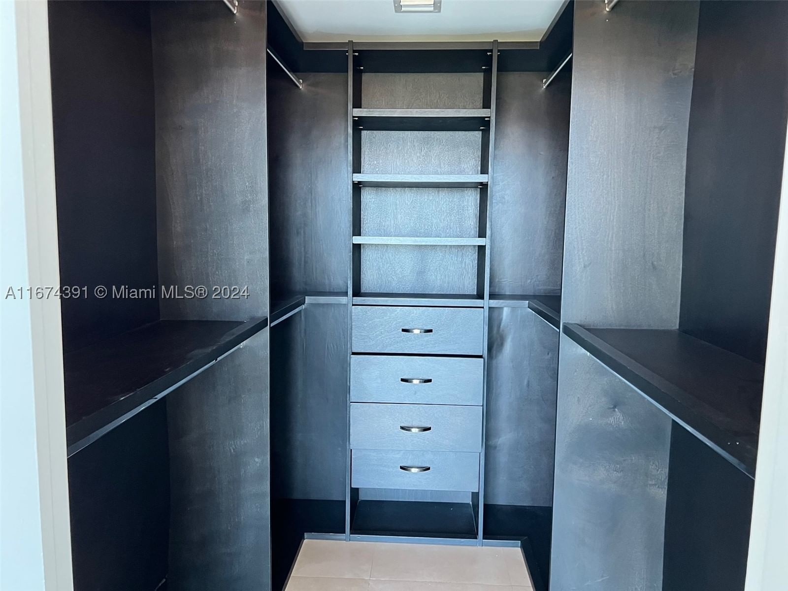 Real estate property located at 888 Biscayne Blvd #1811, Miami-dade, Marinablue Condo, Miami, FL