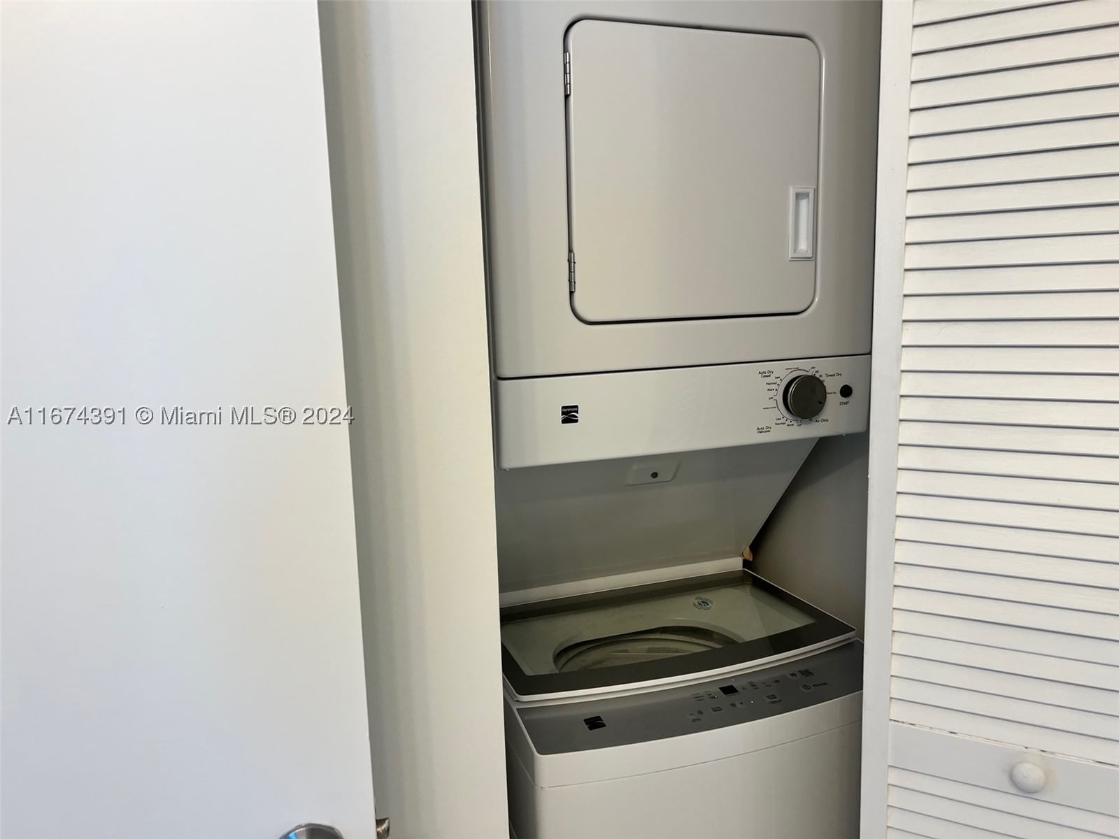 Real estate property located at 888 Biscayne Blvd #1811, Miami-dade, Marinablue Condo, Miami, FL