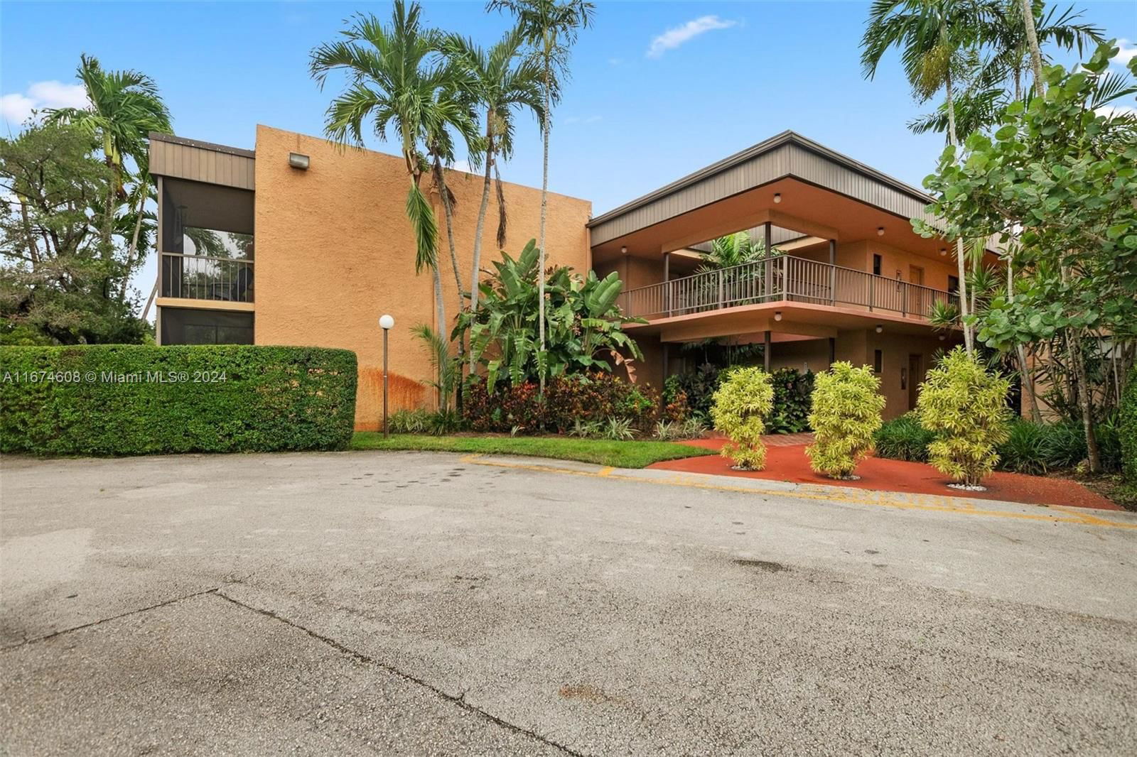 Real estate property located at 8851 New River Canal Rd #12E, Broward, JACARANDA VILLAS NO 1 CON, Plantation, FL