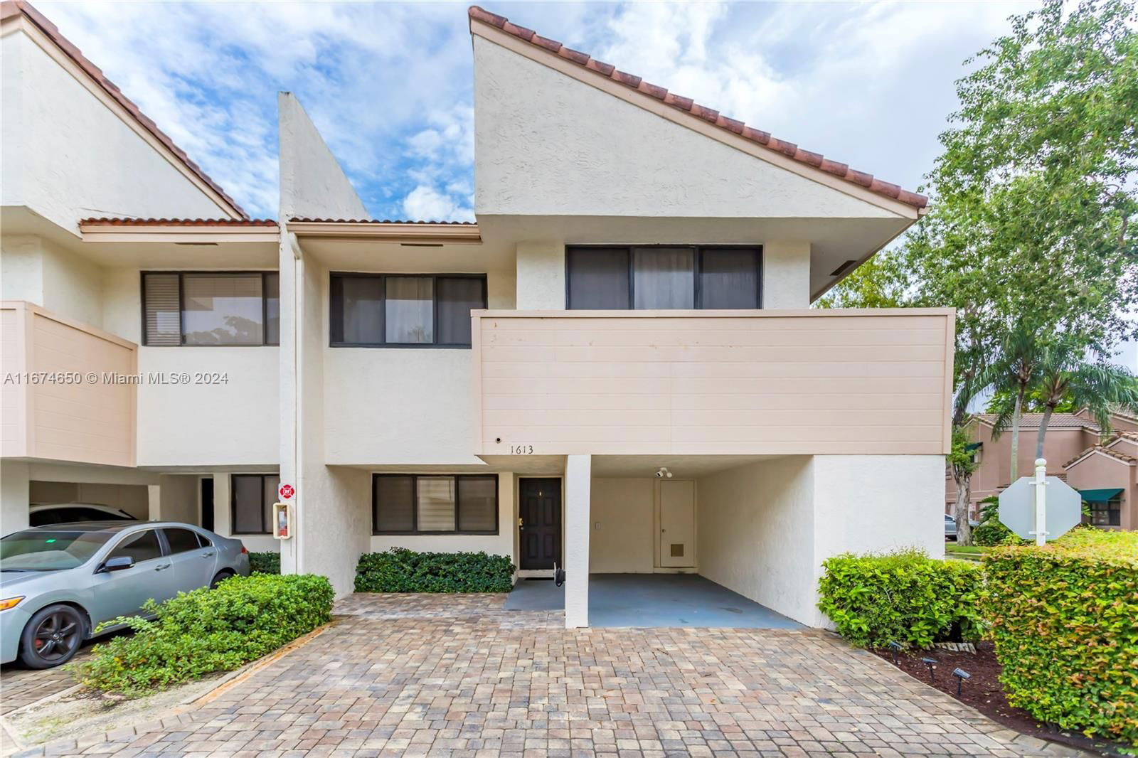 Real estate property located at 1613 Cypress Pointe Dr #1613, Broward, CYPRESS POINTE CONDO, Coral Springs, FL