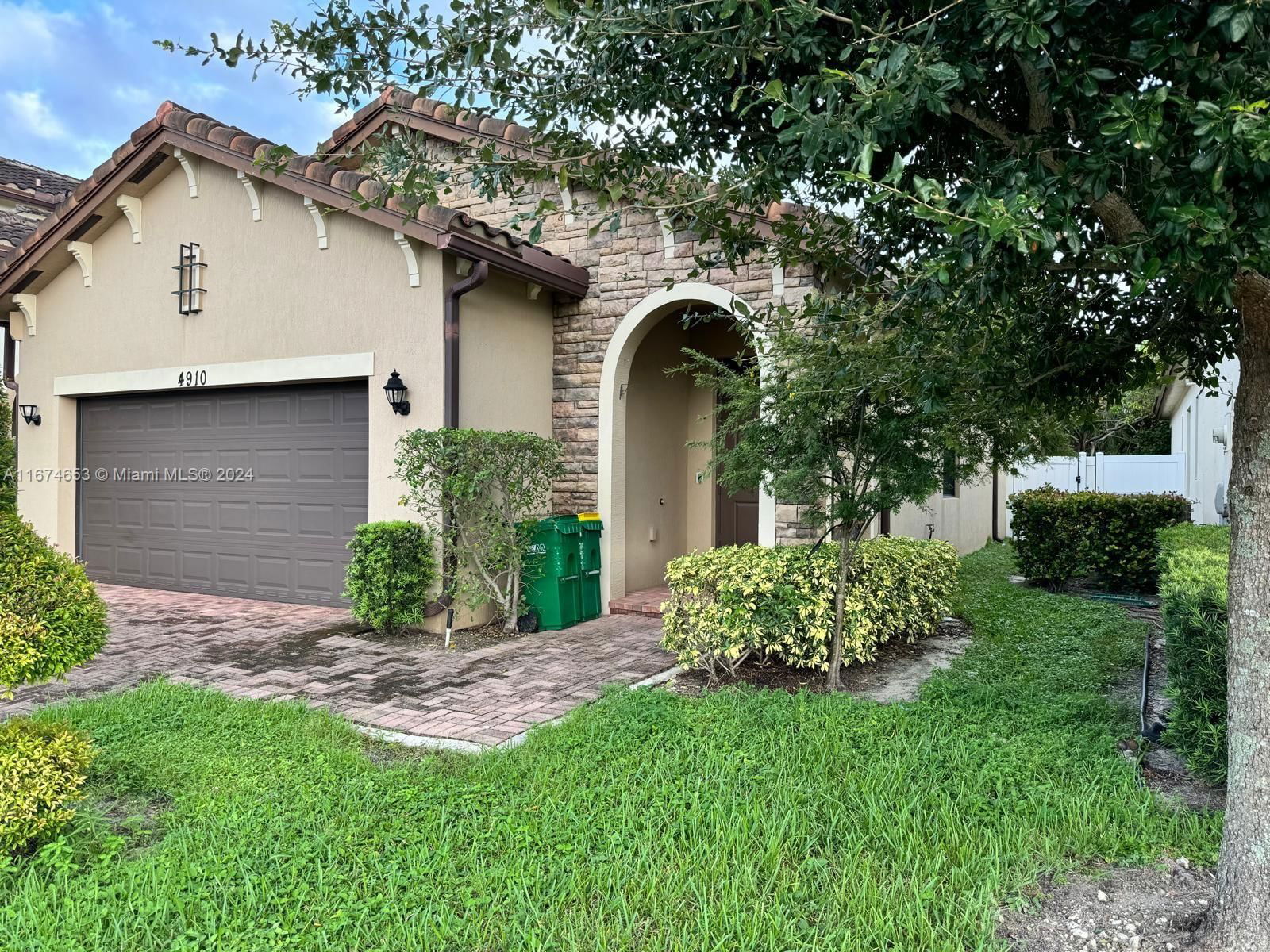 Real estate property located at 4910 48th Ln, Broward, CENTRAL PARC SOUTH, Tamarac, FL